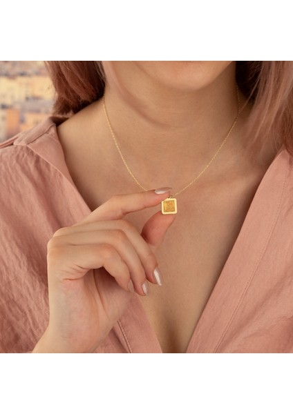 Mineli Kare Şeklinde Gümüş Kolye indirimleri