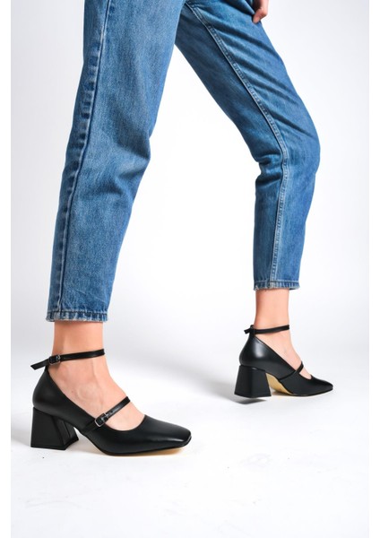 Kulia Siyah Mat Mary Jane Küt Burun Bantlı Ayakkabı modelleri