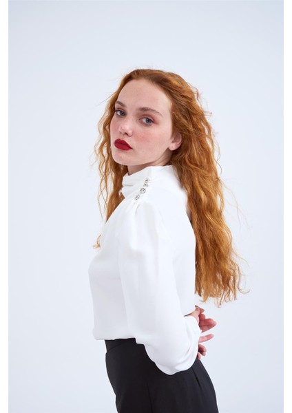 652-1505 Kadın Ekru Düğme Detaylı Bluz modelleri