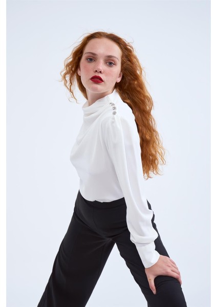 652-1505 Kadın Ekru Düğme Detaylı Bluz fırsatları