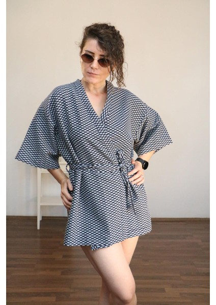 Unisex Siyah-Beyaz Desenli Kısa Kimono Ceket