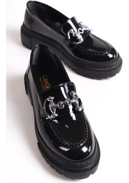 Oval Burunlu Metal Tokalı Trak Tabanlı Kadın Loafer fırsatları