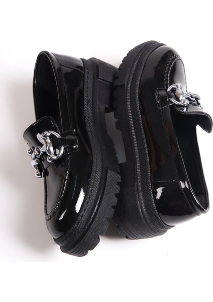 Oval Burunlu Metal Tokalı Trak Tabanlı Kadın Loafer indirimleri