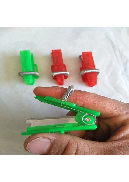 Yeşil 1 Adet Çok Fonksiyonlu Başparmak Bıçak Bahçe Pruner Meyve Toplama Cihazı Güvenli Meyve Bıçağı Aracı Kesme Bıçağı Yüzükler Parmak Koruyucu (Yurt Dışından) fiyatları