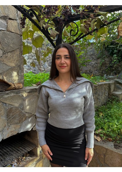 V Yaka Fermuar Detaylı Kazak