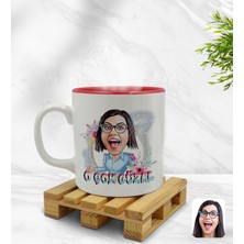 BK Kişiye Özel O Çok Güzel Karikatürlü Içi Kırmızı Renkli Kupa Bardak Model 1