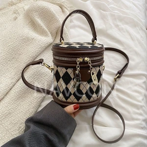 Kadınlar Için Popüler Küçük Bahar Moda Niş Crossbody Doku Eşkenar Dörtgen Taşınabilir Kova Çantası (Yurt Dışından)