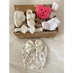 Masal Baby Kids Kız Bebek Fistolu Bandanalı Patik & Bebek Bone & Kıvrık Çorap & Banyo Süngeri & Pamuklu Mendil / Yenidoğan Hediye Kutusu
