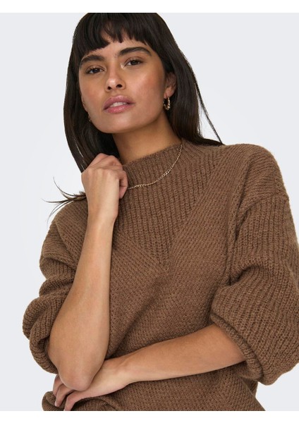 Oversize Yüksek Yakalı Kadın Kazak - Minimalist Stil fırsatları
