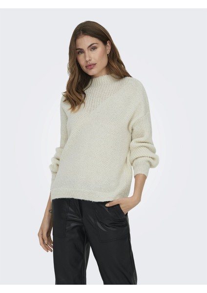 Oversize Yüksek Yakalı Kadın Kazak - Minimalist Stil