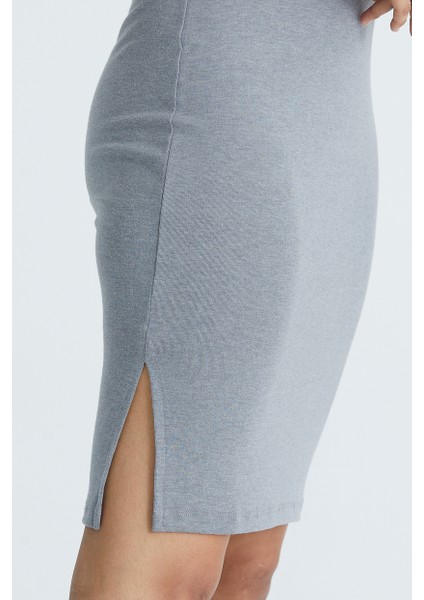 Kadın Basic Bisiklet Yaka Vücuda Oturan Minik Yırtmaç Detaylı Pamuklu Esnek Midi Elbise fırsatları