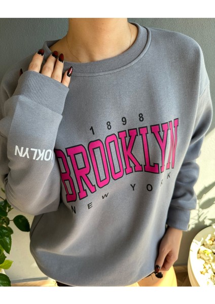 Gri Brooklynn Baskılı Oversize Bisiklet Yaka Kadın Sweatshirt fiyatları