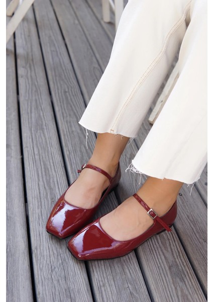 Vernis Bordo Rugan Toka Detaylı Kadın Babet modelleri
