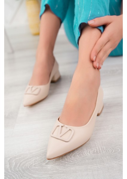 Suins Darlene Kadın Orta Topuklu Ayakkabı V Toka Detaylı Günlük Ayakkabı