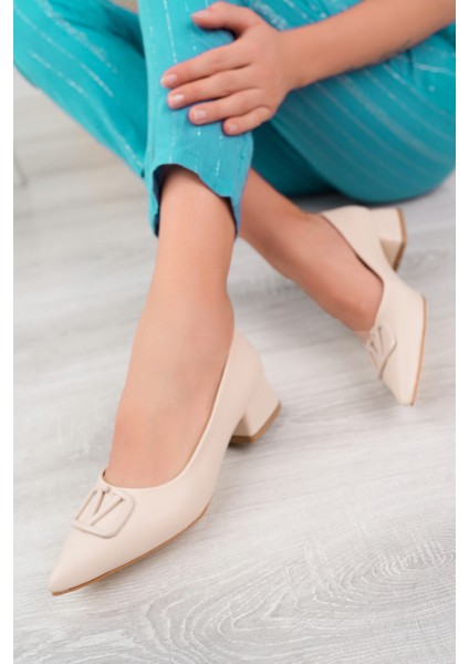 Suins Darlene Kadın Orta Topuklu Ayakkabı V Toka Detaylı Günlük Ayakkabı fiyatları