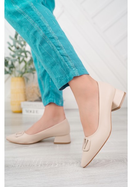 Suins Darlene Kadın Orta Topuklu Ayakkabı V Toka Detaylı Günlük Ayakkabı modelleri
