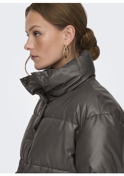 Gümüş Kadın Mont Onlanja Faux Leather Oversıze Puffe fırsatları