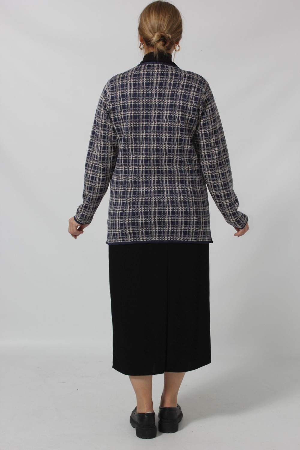 Moda Berray Y0665 Kadın Siyah-Krem Kareli Desenli Düğmeli Cepli Mevsimlik Anne Hırkası