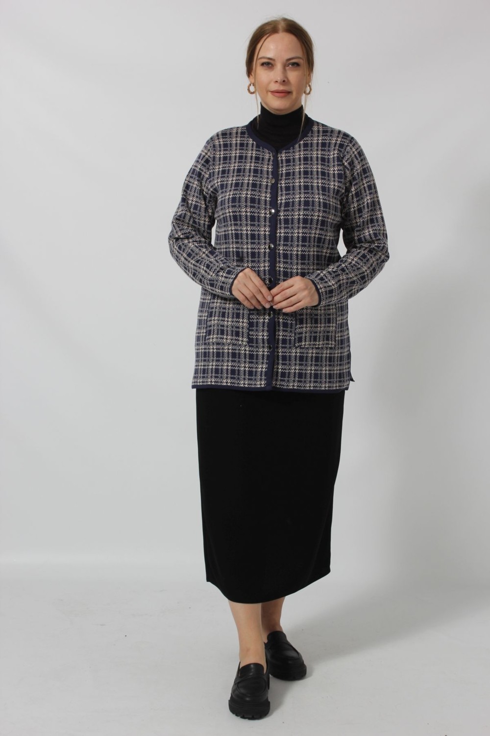 Moda Berray Y0665 Kadın Siyah-Krem Kareli Desenli Düğmeli Cepli Mevsimlik Anne Hırkası görsel 4