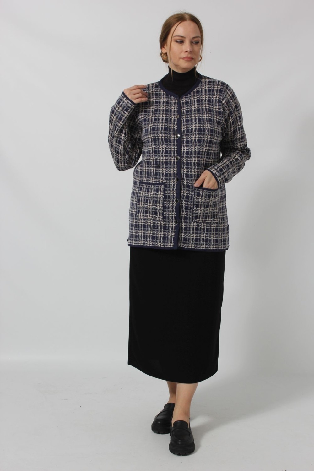Moda Berray Y0665 Kadın Siyah-Krem Kareli Desenli Düğmeli Cepli Mevsimlik Anne Hırkası görsel 5