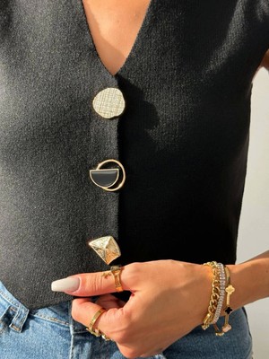 Melike Bakar Boutique Yumuş Dokulu Siyah Renk Tasarım Düğme Detaylı Kadın Yelek