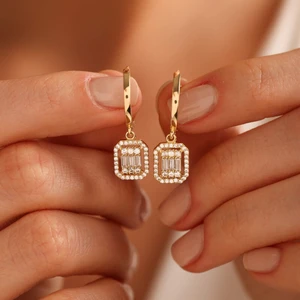 Sembol Gold Altın Sallantılı Baget Küpe