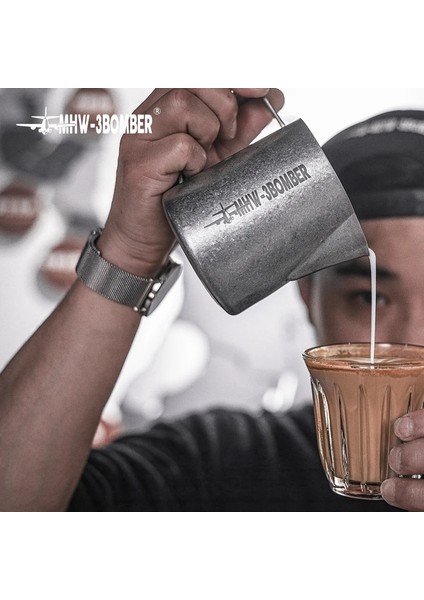 Parlak 500ML Koffie Melk Opschuimen Werper Kruik Roestvrij Staal Dampende Melkopschuimer Kruik Espresso Barista Melk Pot Latte Kan 400/500/60 (Yurt Dışından) fiyatları