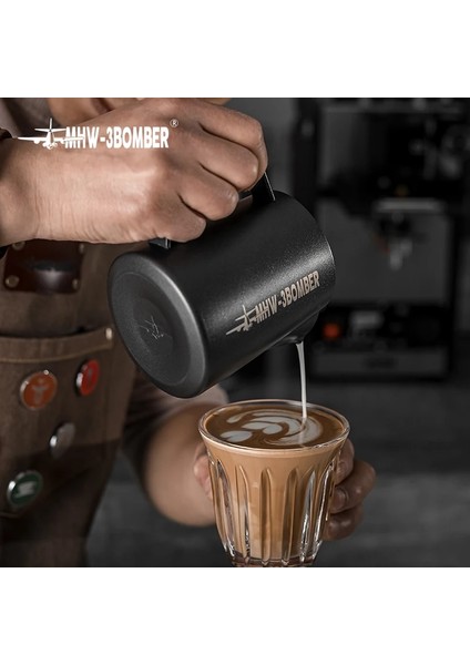 Parlak 500ML Koffie Melk Opschuimen Werper Kruik Roestvrij Staal Dampende Melkopschuimer Kruik Espresso Barista Melk Pot Latte Kan 400/500/60 (Yurt Dışından) fırsatları