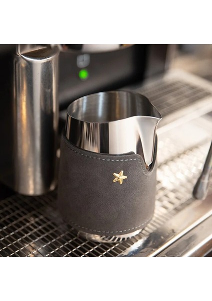 GOLD420ML 420ML Paslanmaz Çelik Süt Köpürtücü Espresso Latte Bardak Deri Kılıf ile Barista Craft Kahve Latte Süt Köpürtücü Kahve Aletleri (Yurt Dışından)