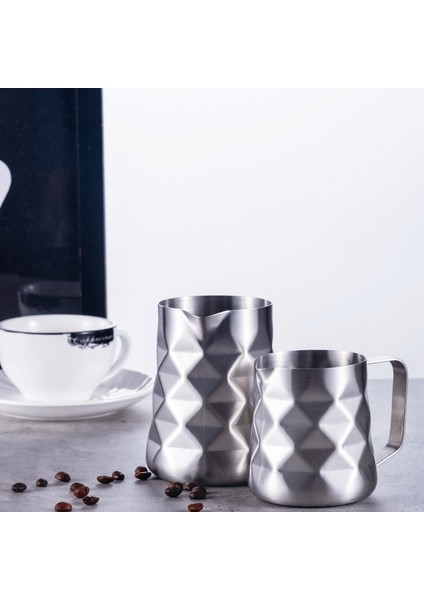 Prizmatik Tasarımlı 600ML Paslanmaz Çelik Prizmatik Tasarımlı Süt Köpürtme Sürahisi Süt Sürahisi Espresso Kahve Barista Craft Latte Cappuccino Kremalı Bardak Makinesi (Yurt Dışından)