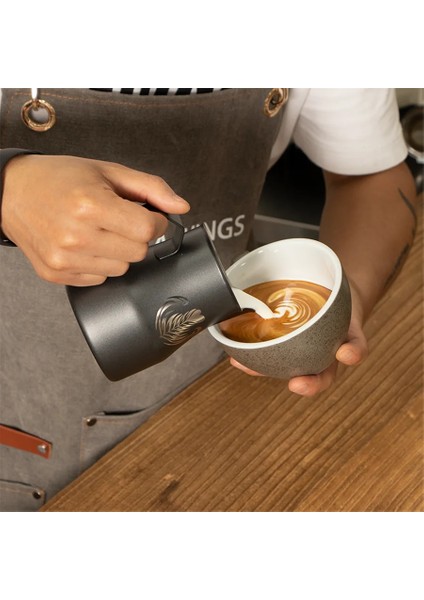 Mavi (Logo) 350ML 350/500ML Köpürtme Kahve Süt Sürahisi Paslanmaz Çelik Çekme Çiçek Fincan Kahve Süt Köpürtücü Latte Sanat Süt Köpürtme Aracı Coffeware (Yurt Dışından) modelleri