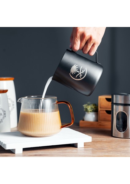 Anahtarlık Dahil 1 350ML Yapışmaz Kaplama Paslanmaz Çelik Süt Köpürtme Sürahisi Espresso Kahve Barista Latte Cappuccino Orta Doğu Suudi Arabistan Tasarımı (Yurt Dışından) indirimleri