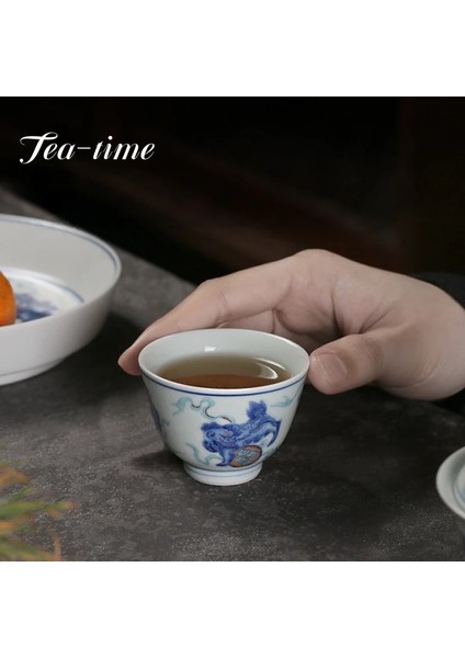 2 Adet 6x5.2 cm 50 ml 2 Adet/takım 50 ml Antik Mavi ve Beyaz Seramik Çay Bardağı Retro Uzun Ömür Şeftali Sanat Küçük Usta Fincan Chazhan Ev Kung Fu Çay Seti (Yurt Dışından) modelleri