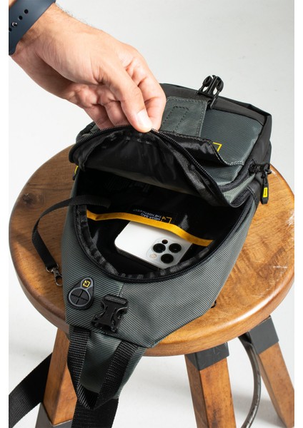 Unisex Keten Kumaş Su Geçirmez Çanta, Çapraz Askılı Omuz ve Göğüs Çantası, Body Bag, Siyah fiyatları