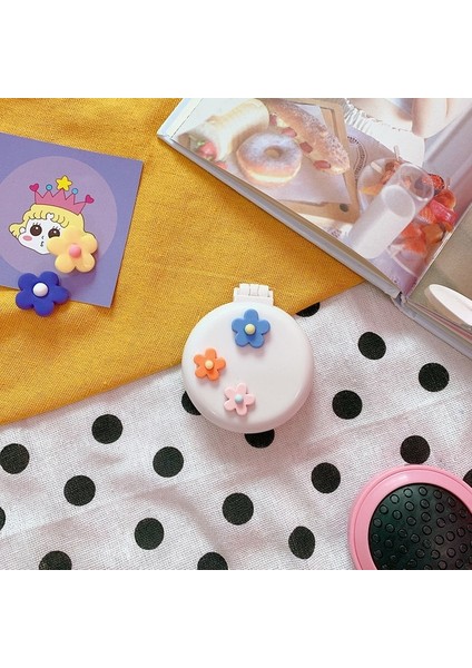 Beyaz Çiçek 1 Adet Sevimli Katlanır Hava Yastığı Tarak Ayna ile Kompakt Cep Boyutu Taşınabilir Seyahat Saç Fırçası Kozmetik Ayna Kafa Masajı Relax (Yurt Dışından)