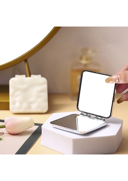 Pic Gösterisi Olarak Taşınabilir Mini Ins Sıvı Şekli Kare Çift Ayna Masaüstü Cep Kozmetik Ayna Makyaj Aynası Seyahat Metalik Güzellik Aynası (Yurt Dışından) fırsatları
