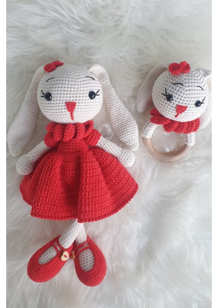 Kelebeğin Rüyası Hobi Evi Amigurumi Organik Kırmızı Elbiseli Uyku Arkadaşı Tavşan ve Çıngırak