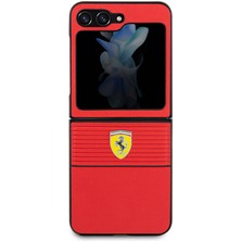 Ferrari Galaxy Z Flip 5 Kılıf Ferrari Orjinal Lisanslı Pu Deri Metal Logolu Multi Çizgili Kapak Kırmızı