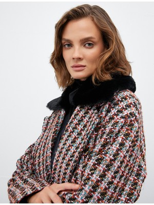 Koton Melis Ağazat x Koton - Suni Kürklü Tüvit Kaban