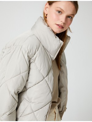 Koton Kadın Kısa Şişme Mont Gri Dik Yaka Suni Kürklü Fermuarlı Uzun Kollu Cepli Model