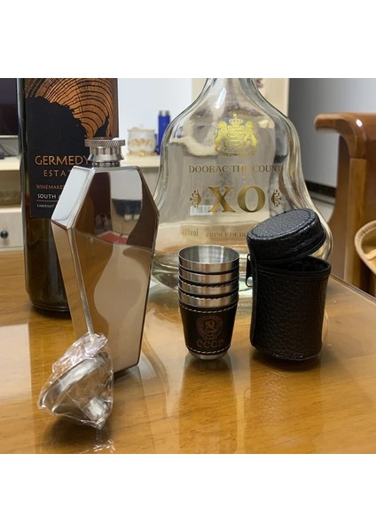 D Taşınabilir Cep Şişesi 3.5 Oz Alkollü Içecekler Fincan + Huni Paslanmaz Çelik 4 Adet 30 ml Shot Bardağı Seti Kişiselleştirilmiş Tabut Şekli Flagon Erkekler Hediye (Yurt Dışından)