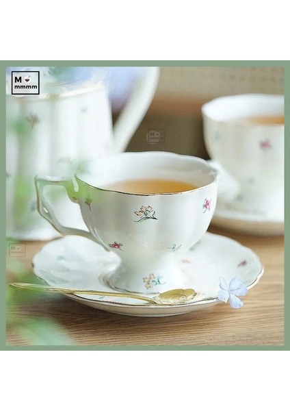 C-250 ml Avrupa Çay Bardağı ve Tabakları Seti Seramik Kupa Kahve Fincanı Seti Tatlı Tabağı Kaşık Böcek Bts Fincan Drinkware Demlik Espresso Bardak (Yurt Dışından)
