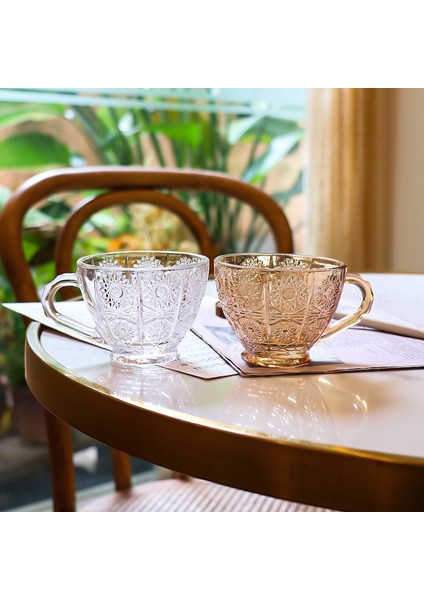 Amber Iskandinav Vintage Kabartma Çiçek Desen Kahve Kupaları Lüks Su Cafe Çay Süt Bardak Yoğunlaştırılmış Kahve Cam Bardak Tabağı Takım Elbise Setcups (Yurt Dışından) modelleri
