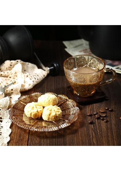 Amber Iskandinav Vintage Kabartma Çiçek Desen Kahve Kupaları Lüks Su Cafe Çay Süt Bardak Yoğunlaştırılmış Kahve Cam Bardak Tabağı Takım Elbise Setcups (Yurt Dışından) fırsatları