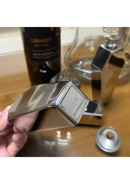 C Taşınabilir Cep Şişesi 3.5 Oz Alkollü Bardak + Huni Paslanmaz Çelik 4 Adet 30 ml Shot Bardağı Seti Kişiselleştirilmiş Tabut Şekli Flagon Erkekler Hediye (Yurt Dışından) indirimleri