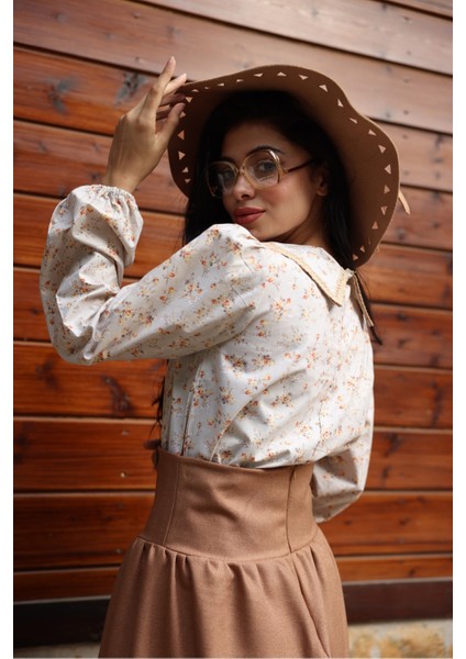 Vintage Krem-Kahve Çiçekli Bebe Yaka Dantelli Poplin Bluz modelleri