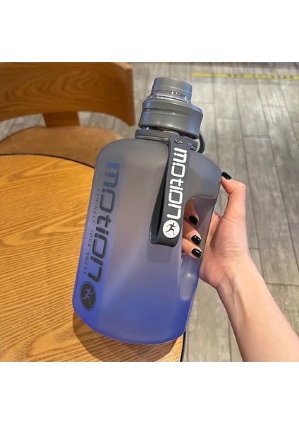 Mavi Degrade 2460ML 2.46L Su Şişesi Büyük Kapasiteli Su Isıtıcısı Saman ile Spor Fitness Kamp Bisiklet Açık Taşınabilir Spor Salonu Büyük Su Bardağı Ölçekli (Yurt Dışından)