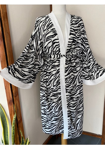 Krinkıl Kumaş Siyah Beyaz Zebra Desenli Kadın Uzun Kimono Tokalı Set