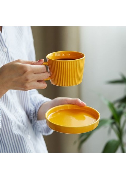 2pcs-Sarı 250ML Avrupa Tarzı Kahve Fincanları ve Tabak Seramik Set Retro Zarif Ikindi Çayı Seramik Bardak Kahvaltı Süt Kupa ve Tabak Seti (Yurt Dışından)