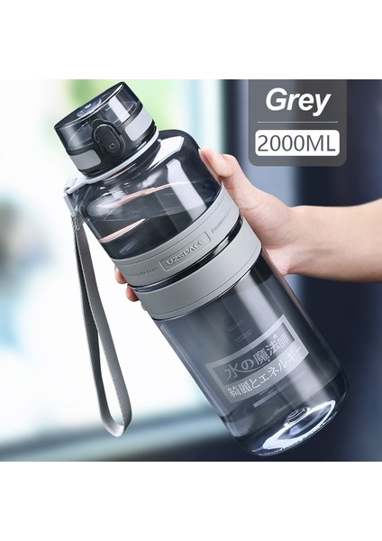 Gri 1000ML 1l 1.5l 2l Spor Spor Su Şişesi Büyük Kapasiteli Çevre Dostu Plastik Taşınabilir Sızdırmaz Shaker Meyveli Içecek Şişesi Bpa Ücretsiz (Yurt Dışından) indirimleri